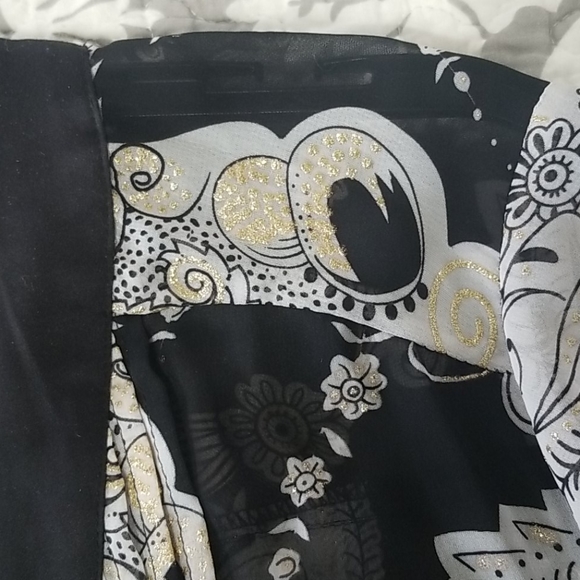 Maggie Barnes Kimono Topper - Picture 2 of 10